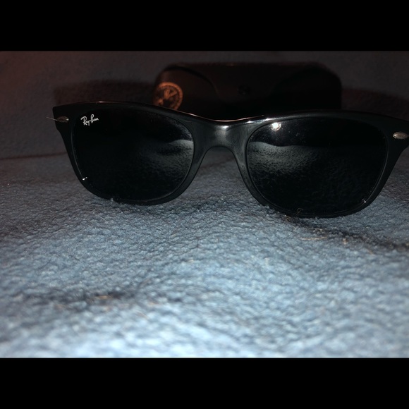 Authentic Ray Ban sunglasses with case. - Picture 5 of 5